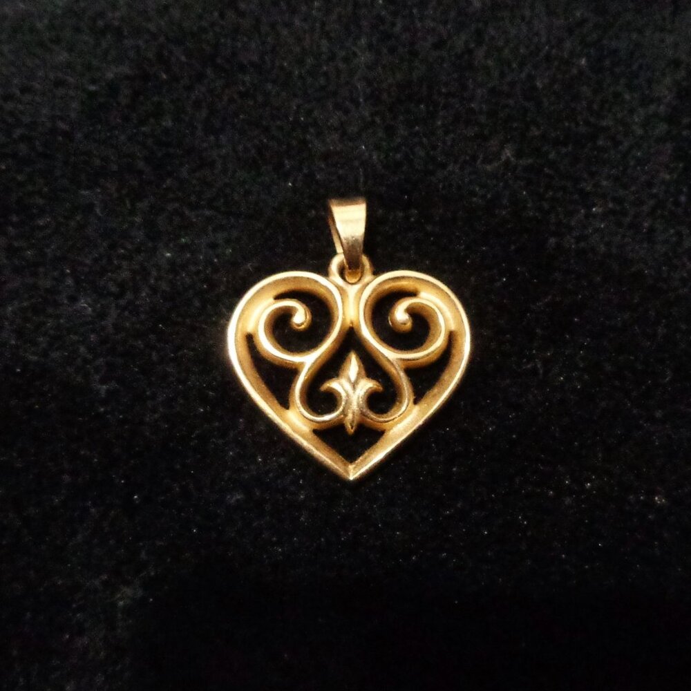 James Avery Pendant Charm 14K Gold Filigree French Scroll Heart Love